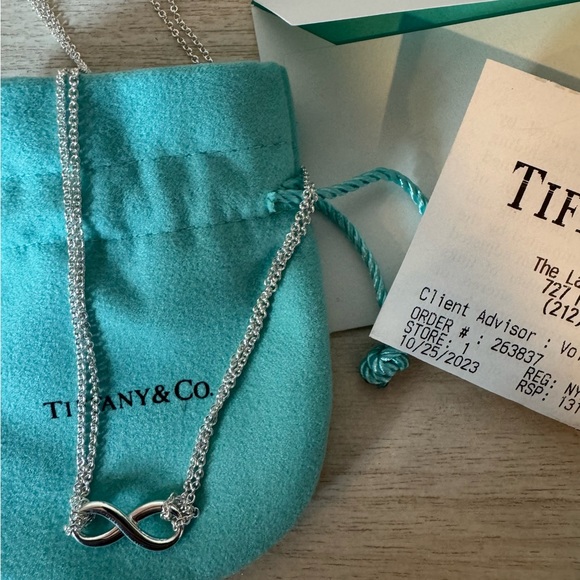 Tiffany Infinity necklace in sterling silver. Endlessly looped double chains. - Picture 5 of 6